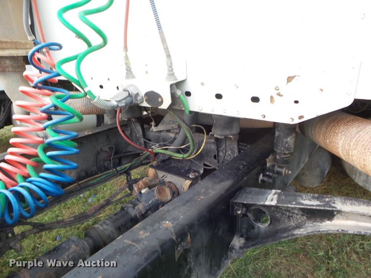 image for item DB3523 2004 Freightliner Columbia semi truck