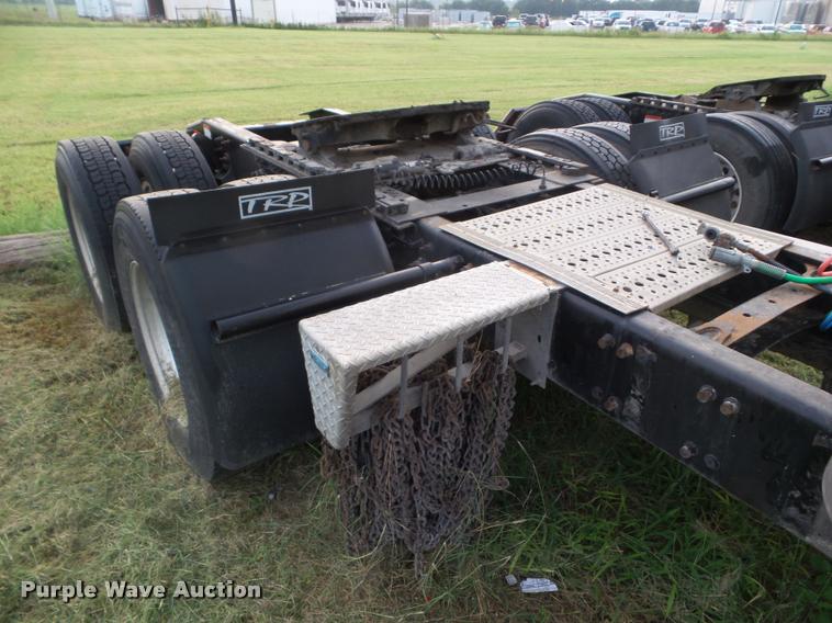 image for item DB3523 2004 Freightliner Columbia semi truck