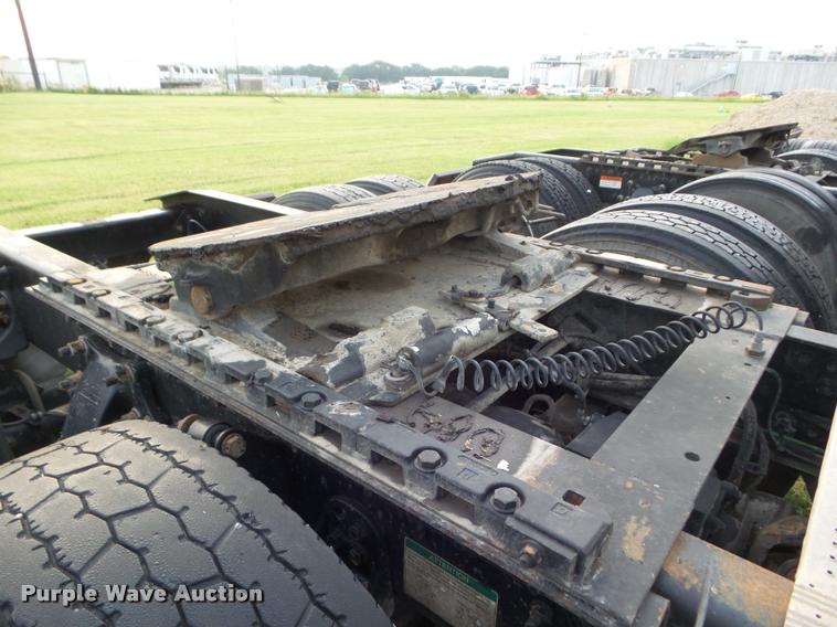 image for item DB3523 2004 Freightliner Columbia semi truck