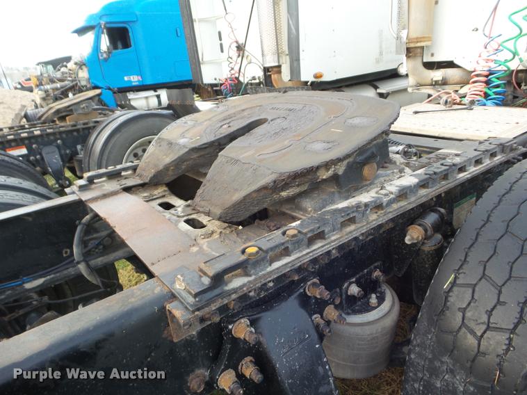 image for item DB3523 2004 Freightliner Columbia semi truck