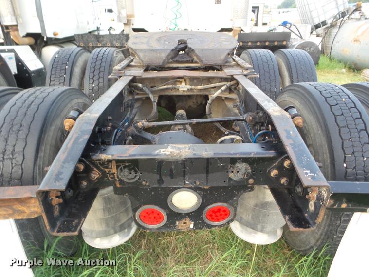 image for item DB3523 2004 Freightliner Columbia semi truck