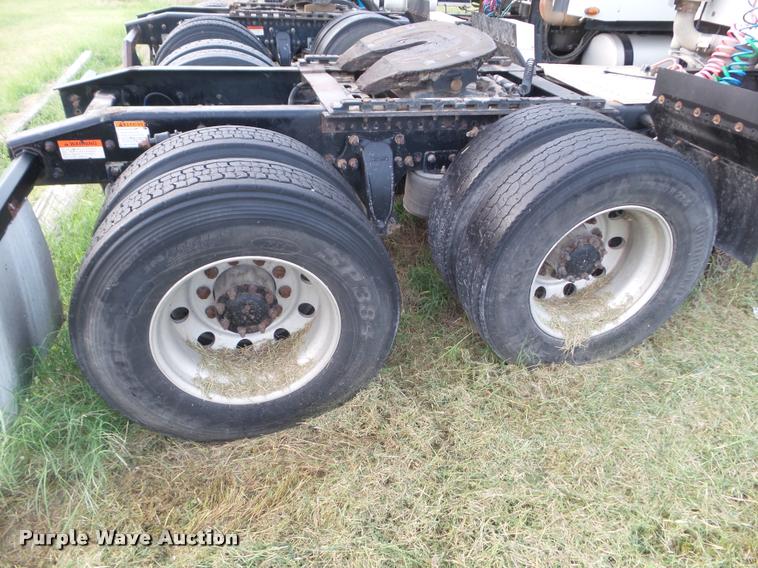 image for item DB3523 2004 Freightliner Columbia semi truck