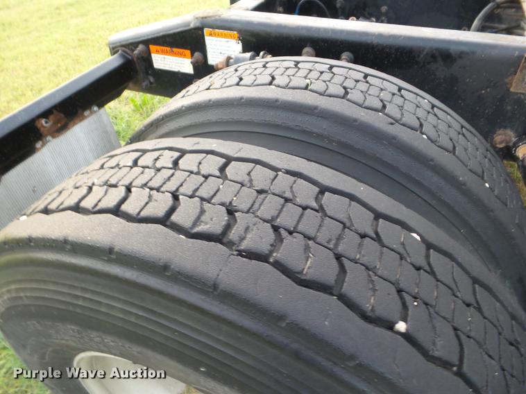 image for item DB3523 2004 Freightliner Columbia semi truck