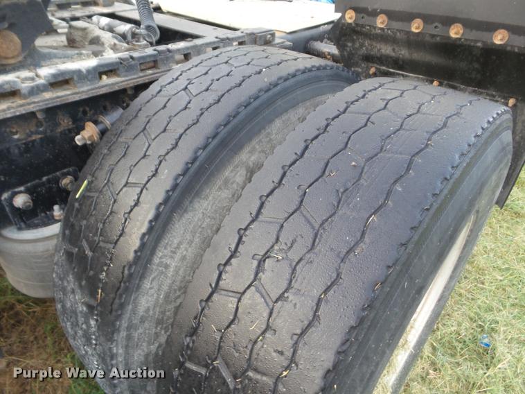 image for item DB3523 2004 Freightliner Columbia semi truck