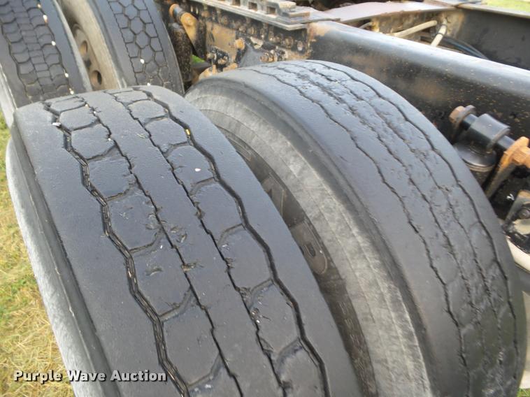 image for item DB3523 2004 Freightliner Columbia semi truck