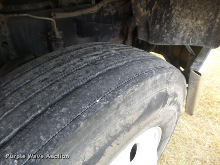 image for item DB3523 2004 Freightliner Columbia semi truck