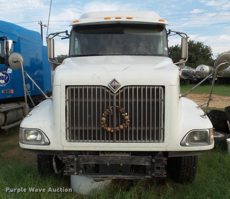 image for item DB3524 2006 International 9400i semi truck