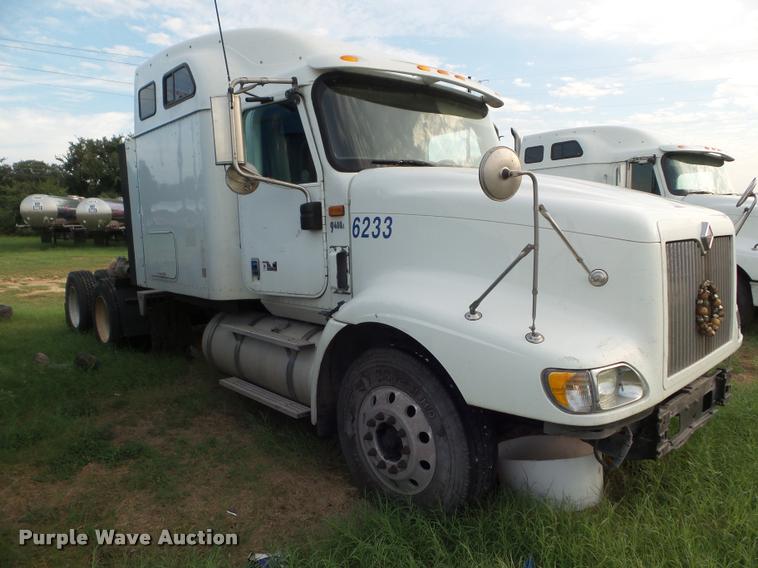 image for item DB3524 2006 International 9400i semi truck