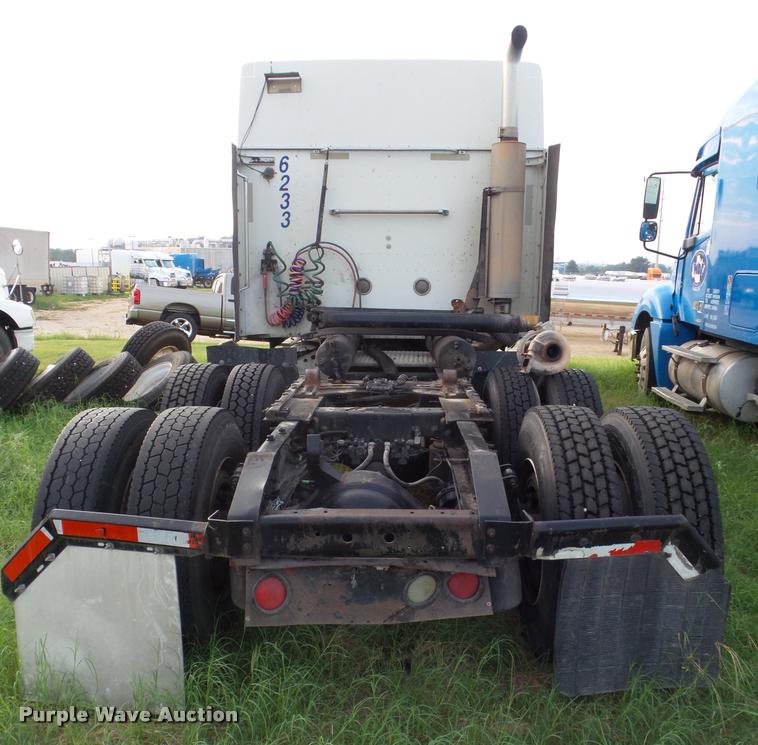 image for item DB3524 2006 International 9400i semi truck