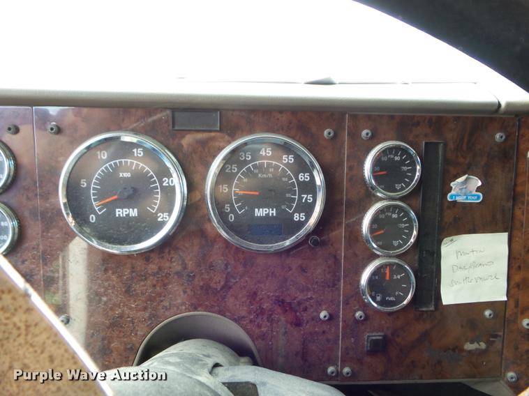 image for item DB3524 2006 International 9400i semi truck