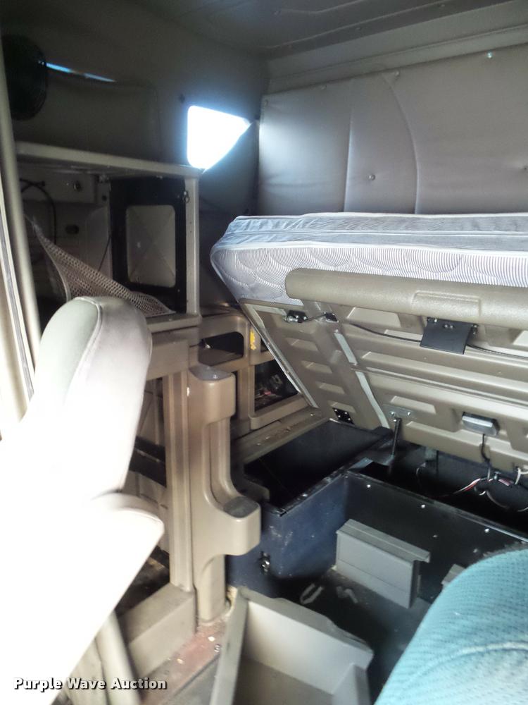 image for item DB3524 2006 International 9400i semi truck