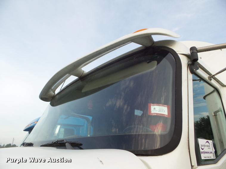 image for item DB3524 2006 International 9400i semi truck