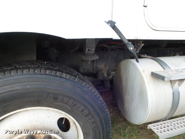 image for item DB3524 2006 International 9400i semi truck