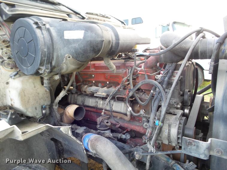 image for item DB3524 2006 International 9400i semi truck