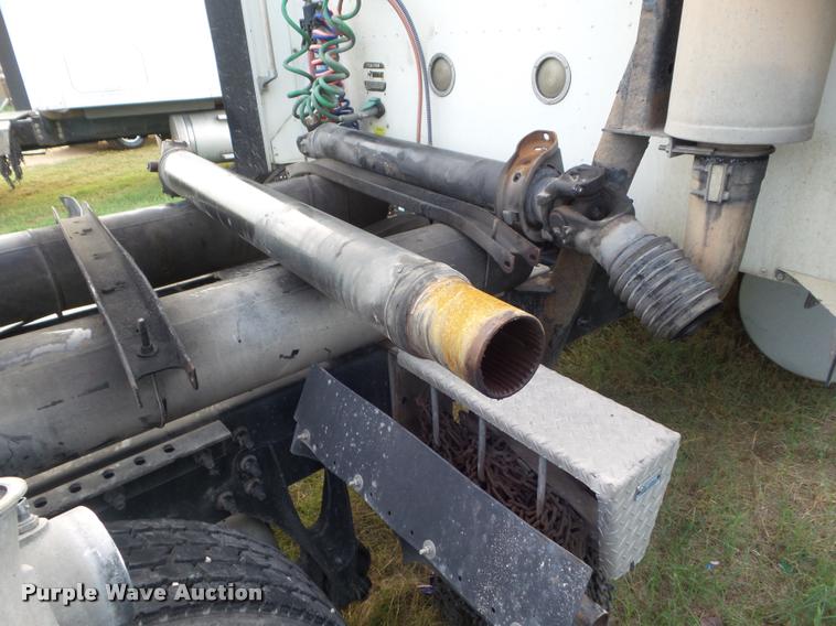 image for item DB3524 2006 International 9400i semi truck