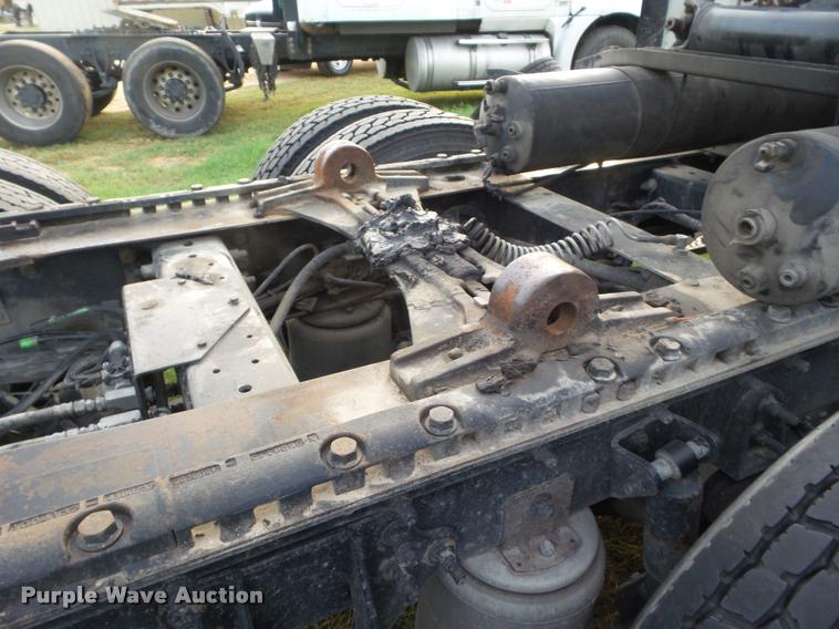 image for item DB3524 2006 International 9400i semi truck