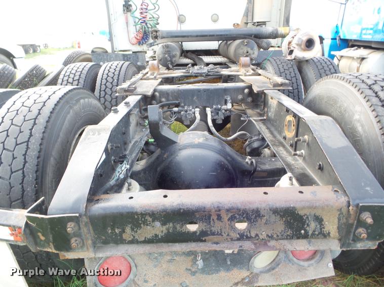 image for item DB3524 2006 International 9400i semi truck