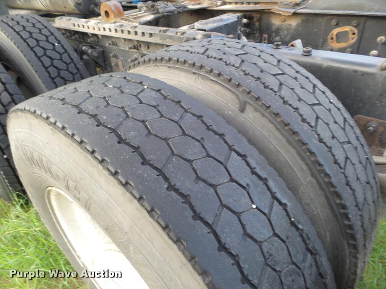 image for item DB3524 2006 International 9400i semi truck