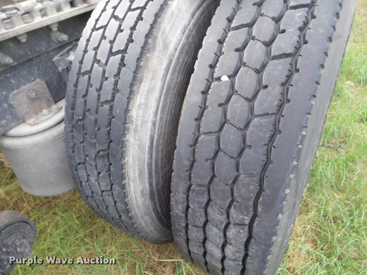 image for item DB3524 2006 International 9400i semi truck