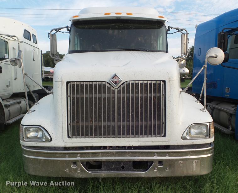 image for item DB3525 2007 International 9400i semi truck