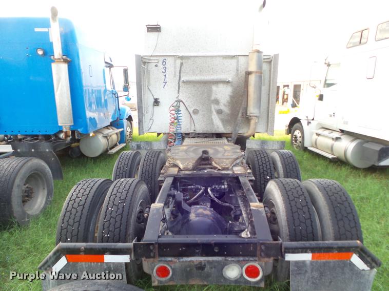 image for item DB3525 2007 International 9400i semi truck