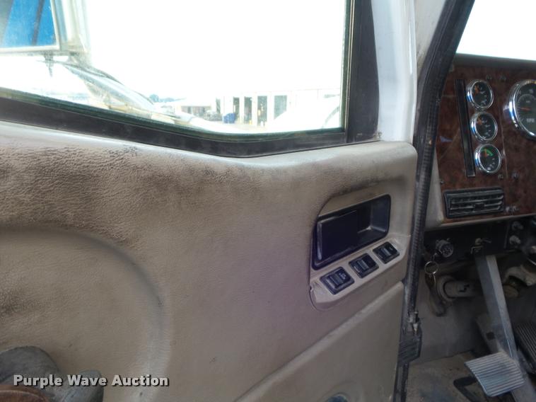 image for item DB3525 2007 International 9400i semi truck