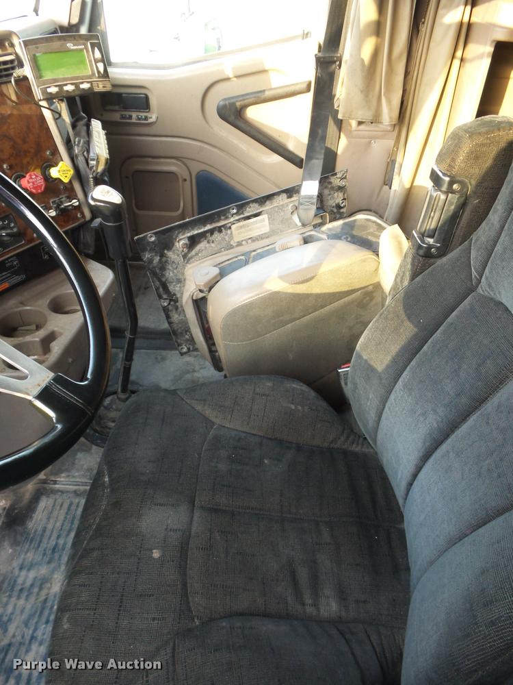 image for item DB3525 2007 International 9400i semi truck