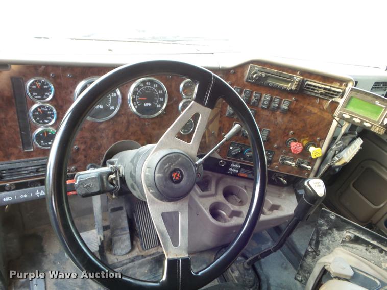 image for item DB3525 2007 International 9400i semi truck