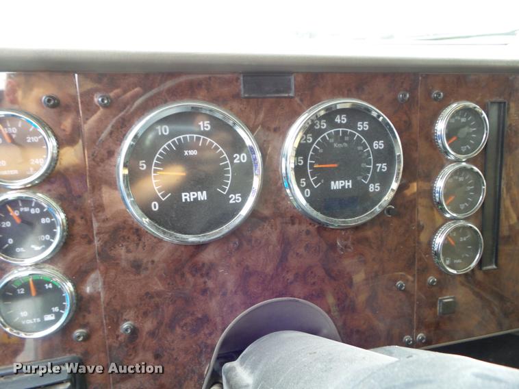 image for item DB3525 2007 International 9400i semi truck