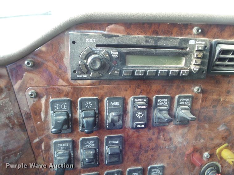 image for item DB3525 2007 International 9400i semi truck