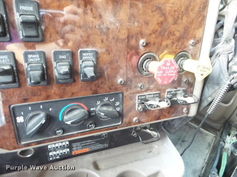 image for item DB3525 2007 International 9400i semi truck