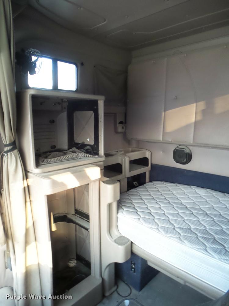 image for item DB3525 2007 International 9400i semi truck