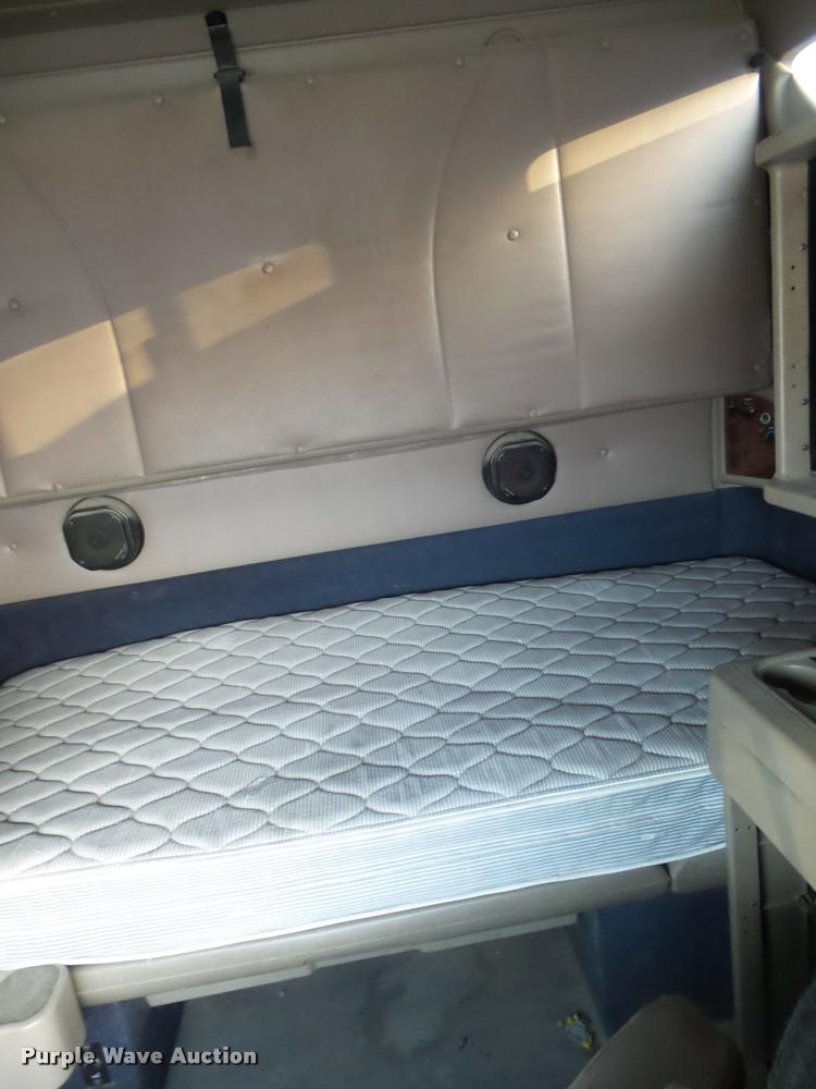 image for item DB3525 2007 International 9400i semi truck