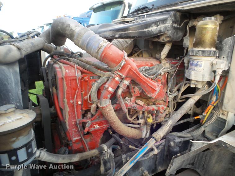 image for item DB3525 2007 International 9400i semi truck