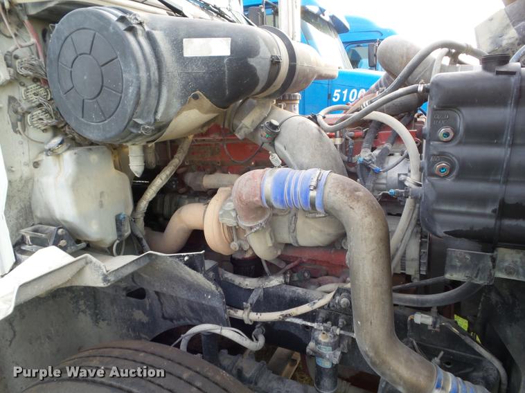 image for item DB3525 2007 International 9400i semi truck