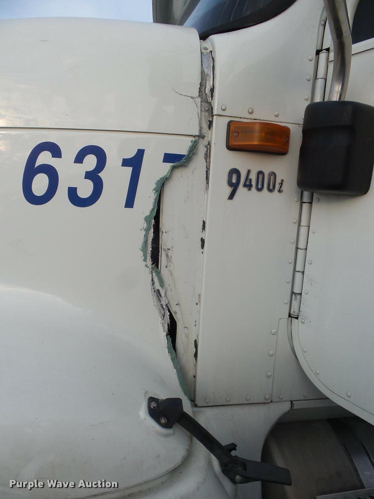 image for item DB3525 2007 International 9400i semi truck