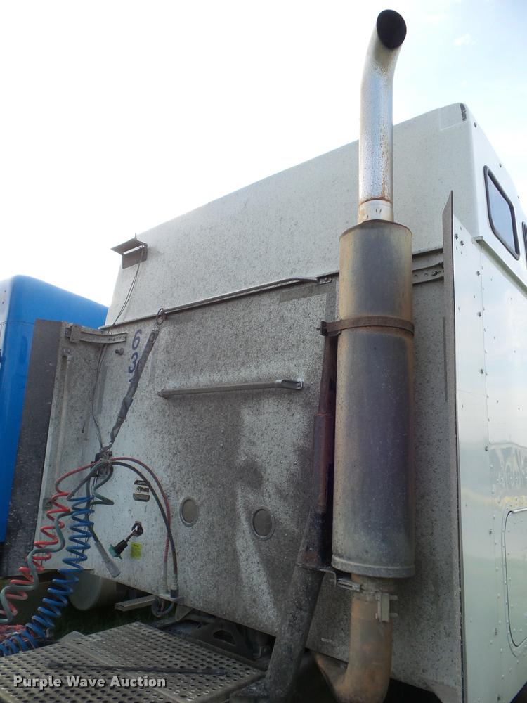 image for item DB3525 2007 International 9400i semi truck