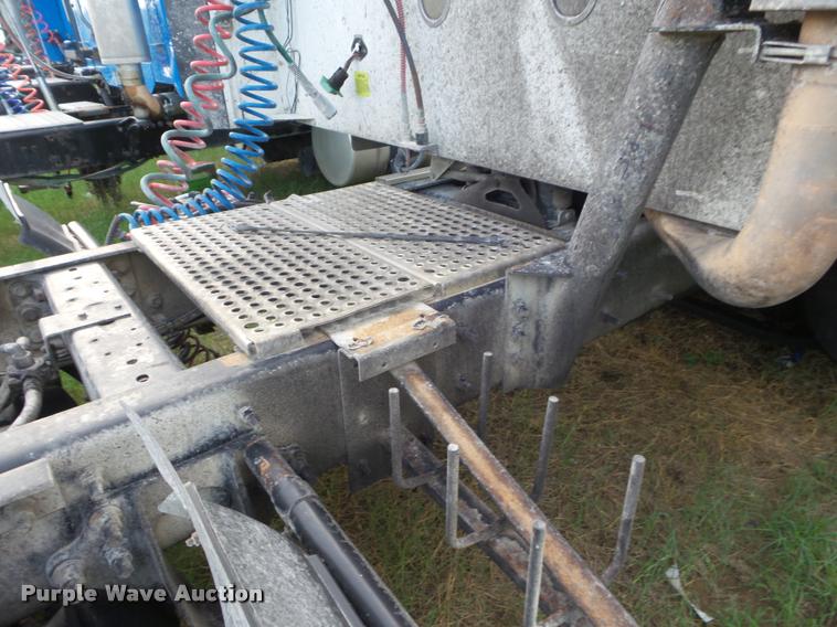 image for item DB3525 2007 International 9400i semi truck