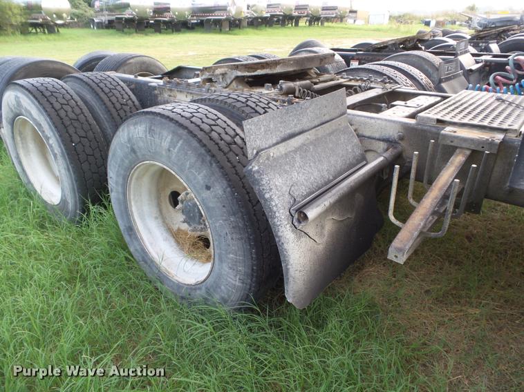 image for item DB3525 2007 International 9400i semi truck