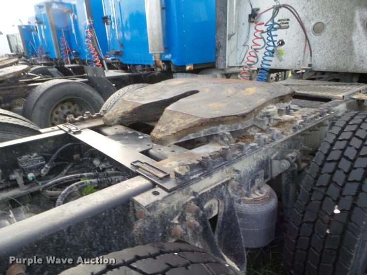 image for item DB3525 2007 International 9400i semi truck