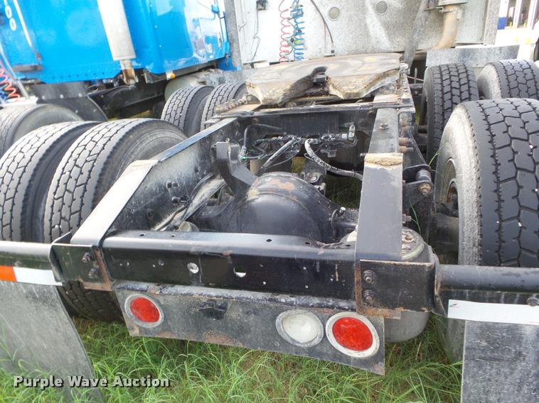 image for item DB3525 2007 International 9400i semi truck