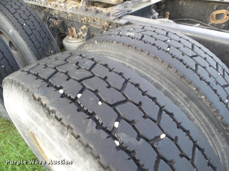 image for item DB3525 2007 International 9400i semi truck