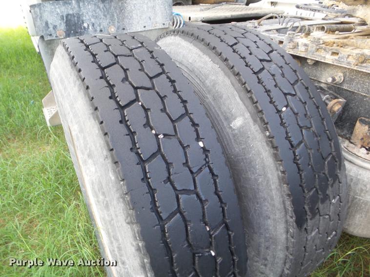 image for item DB3525 2007 International 9400i semi truck