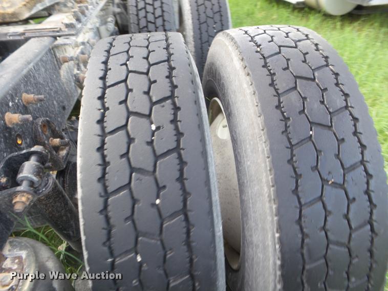 image for item DB3525 2007 International 9400i semi truck