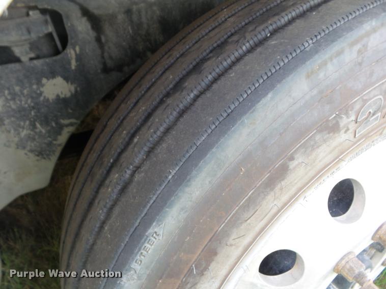 image for item DB3525 2007 International 9400i semi truck