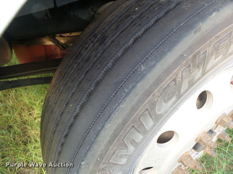 image for item DB3525 2007 International 9400i semi truck