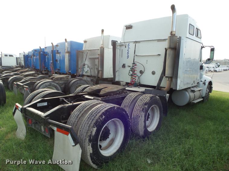 image for item DB3526 2007 International 9400i semi truck