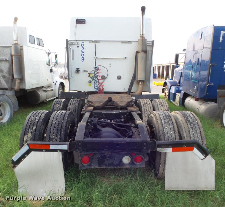 image for item DB3526 2007 International 9400i semi truck