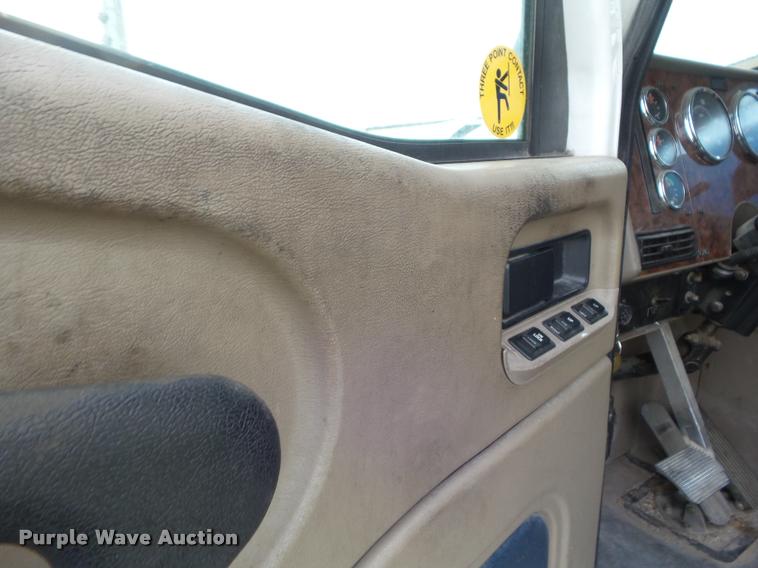 image for item DB3526 2007 International 9400i semi truck