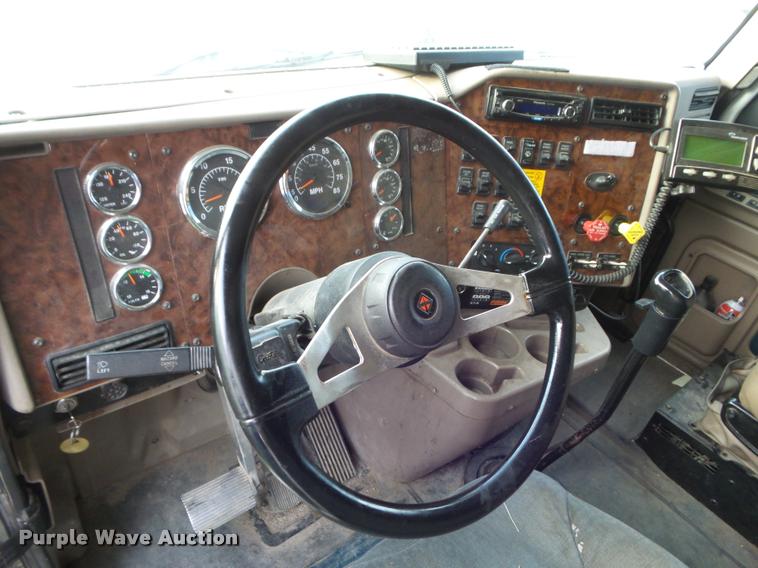 image for item DB3526 2007 International 9400i semi truck